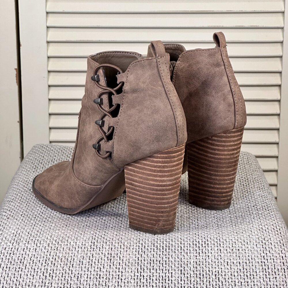 G by Guess Open Toe Bungee Ankle Boots Booties Brown Beige Women Size 6.5 - Picture 4 of 8